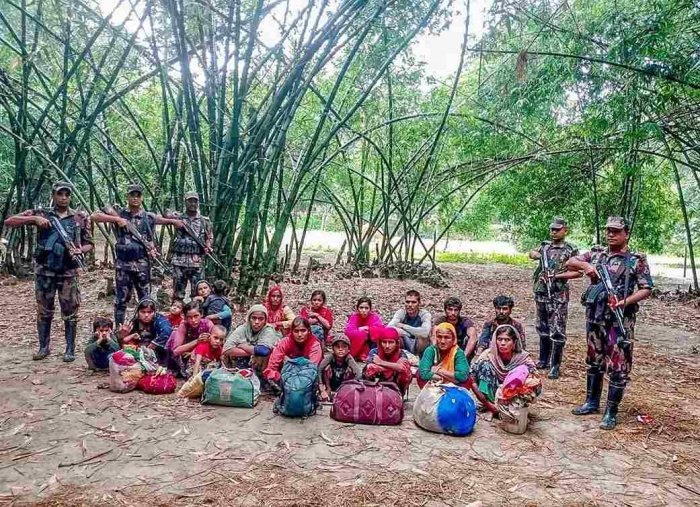 আটককৃতদের মধ্যে ৩ জন পুরুষ, ৭ জন মহিলা ও ১০ জন শিশু রয়েছে। আটককৃতদের মধ্যে ৩ জন পুরুষ, ৭ জন মহিলা ও ১০ জন শিশু রয়েছে।