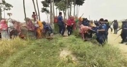 চাঁপাইনবাবগঞ্জে লাঠিচার্জে ১১ নারী আহতের ঘটনায় ওসি প্রত্যাহার